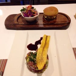 Tuna tartar w a plantain chip, scrumptious beef slider yummmm!!