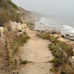 Aniso Trail - Trail goes along beach
