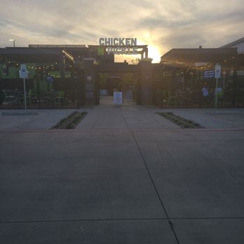 Chicken N Pickle- Grapevine - What a cool place - New American Near Me - Grapevine, Texas