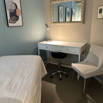 The Needlemaster - Treatment room - Acupuncture Near Me - Sacramento, California