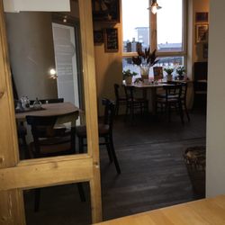 Jedermann - Unweit vom Hotel gibt es diese tolle Gaststätte. Schnitzel und Burger stehen auf der Karte.