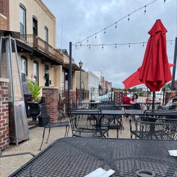 Brown Jerry's Blues Brews and Barbecue - Outdoor dining - Barbeque Near Me - Pacific, Missouri