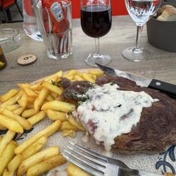 Pizzéria Gaëtano - This is the steak dinner I got. It was very tasty, tho keep in mind that their temperature for meat is less cooked than ours.