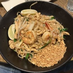 Pad Thai with chicken and shrimp