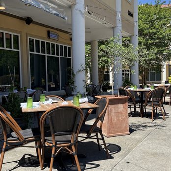 Cucciolo Famiglia  - Outdoor seating area - Italian Near Me - Durham, North Carolina