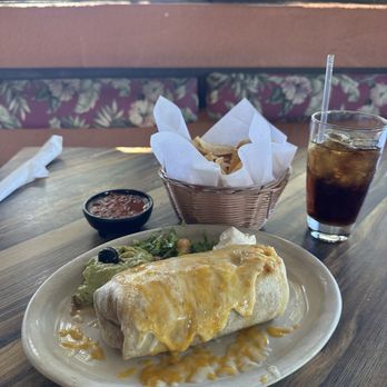 El Chorlito Mexican Eatery - Mexican Near Me - San Simeon, California
