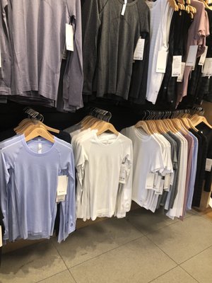 lululemon by null