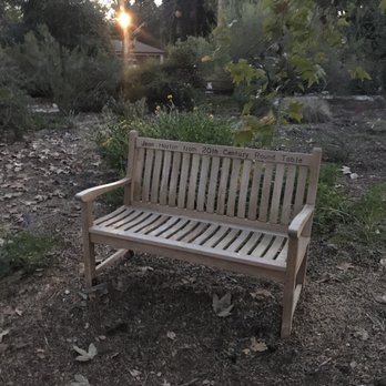 Arlington Garden in Pasadena - Cute little bench - Botanical Gardens Near Me - Pasadena, California Arlington Garden in Pasadena - Cute little bench - Botanical Gardens Near Me - Pasadena, California