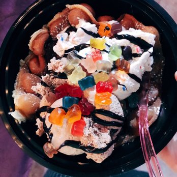 Midtown Creamery - Nutella Oreo ice cream with a waffle topped with chocolate syrup gummy bears! - Desserts Near Me - Miami, Florida Midtown Creamery - Nutella Oreo ice cream with a waffle topped with chocolate syrup gummy bears! - Desserts Near Me - Miami, Florida