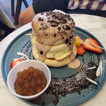 Motto Tea Cafe - You pour the boba over the pancakes - Desserts Near Me - Pasadena, California