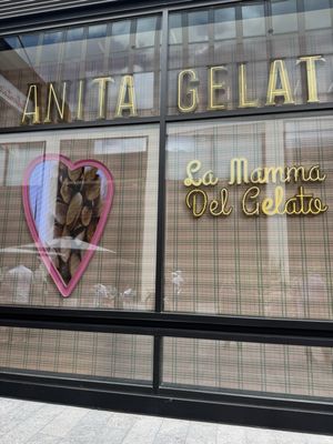 Anita La Mamma del Gelato by null