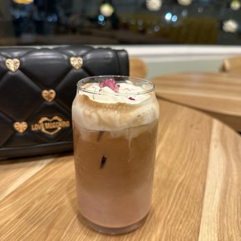 Calidum Cafe - Cafes Near Me - Burbank, California