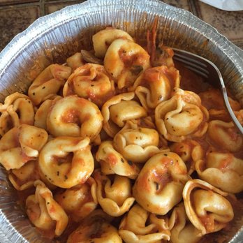 Pastamore - Cheese tortellini with Michael sauce - Italian Near Me - Dollard-des-Ormeaux, Quebec Pastamore - Cheese tortellini with Michael sauce - Italian Near Me - Dollard-des-Ormeaux, Quebec