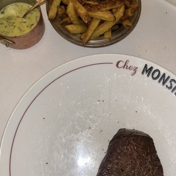 Chez Monsieur - Filet Mignon, served with French Fries and Béarnaise - French Near Me - Paris, 75 Chez Monsieur - Filet Mignon, served with French Fries and Béarnaise - French Near Me - Paris, 75