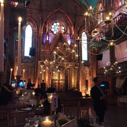 Here for a friends wedding. Spacious inside. Great for functions and on the edge of the village right near east Houston . Here for a friends wedding. Spacious inside. Great for functions and on the edge of the village right near east Houston .