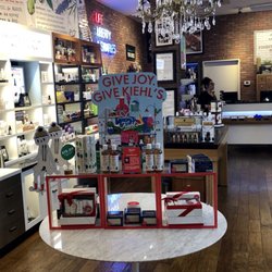 Kiehl's Since 1851 - The lone employee, 12.23.2018.