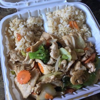 Sweet Basil Express - I Love Veggies with extra chicken and sub brown rice. It looks bland, but it's packed with flavor & sauce sinks to the bottom! - Thai Near Me - Eugene, Oregon