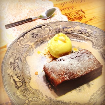 Bistrot de Llevant - Fondant au chocolat - French Near Me - Alicante, A Bistrot de Llevant - Fondant au chocolat - French Near Me - Alicante, A