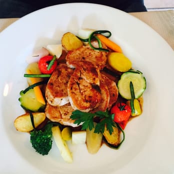 Le Clos Mirande - Pork tenderloin in a wine sauce with veggies - French Near Me - Montagne, 33