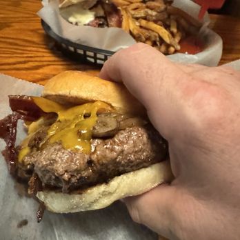 Berger's Olde Tyme - Big Phil - Bars Near Me - Toledo, Ohio