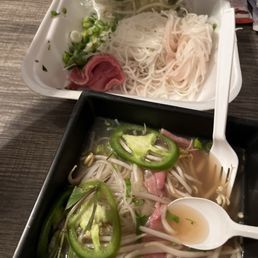 Barely any meat, and toppings P1. beef combination noodle soup (Large) Barely any meat, and toppings P1. beef combination noodle soup (Large)