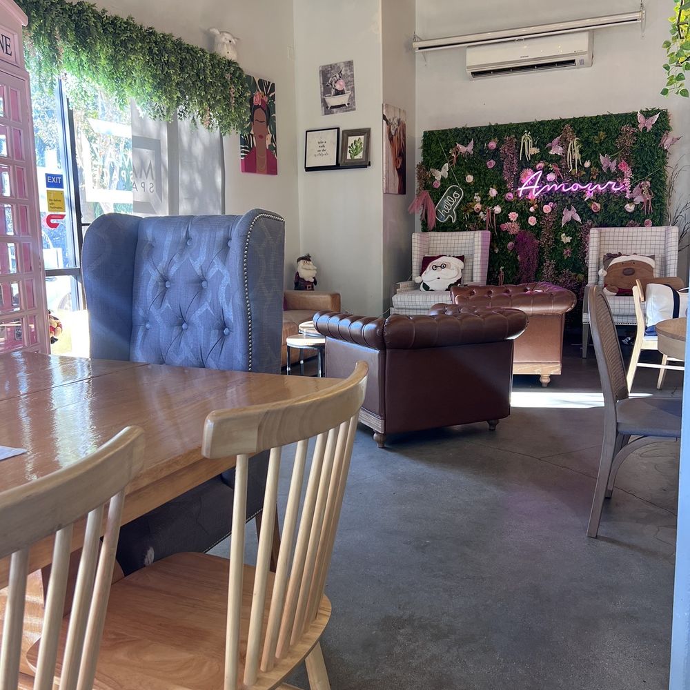 Maz Café - Sitting area - Cafes Near Me - Santa Ana, California Maz Café - Sitting area - Cafes Near Me - Santa Ana, California