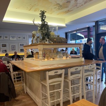 Buster Pasta - Inside dinning - Salad Near Me - Dusseldorf, NW Buster Pasta - Inside dinning - Salad Near Me - Dusseldorf, NW
