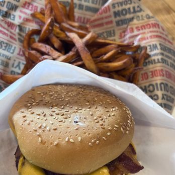 Becks Prime - Bacon Cheeseburger with sweet potato fries - American Near Me - Katy, Texas