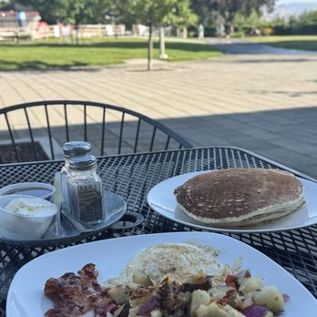Loop Trail Cafe - Juice Bars & Smoothies Near Me - Wenatchee, Washington Loop Trail Cafe - Juice Bars & Smoothies Near Me - Wenatchee, Washington