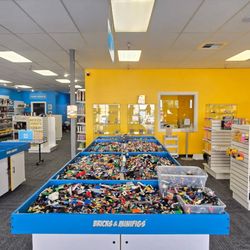 Bricks & Minifigs - Federal Way - Bulk tables and inside store
