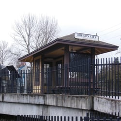 Oregon City Amtrak Station - Looking up towards station platform.