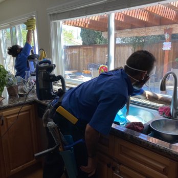 Hella Clean Windows y Mas - Serena and Dario staying on it - Window Washing Near Me