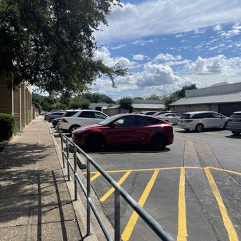 Austin Oral Surgery - Parking lot - Oral Surgeons Near Me - Austin, Texas Austin Oral Surgery - Parking lot - Oral Surgeons Near Me - Austin, Texas