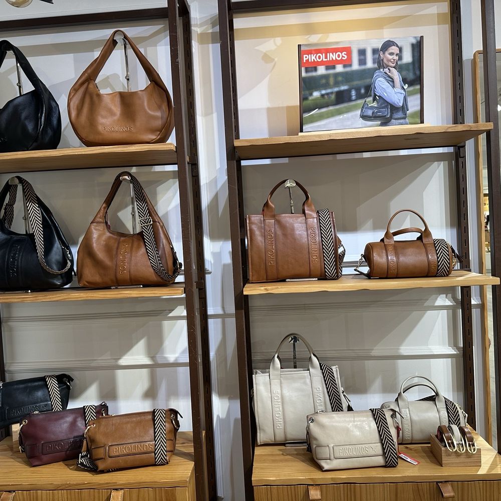 The Best 10 Outlet Stores near Pikolinos- Martinelli in Elche, Alicante -  Yelp