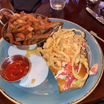 The Dining Room at Castle Hill Inn - Lobster roll - American Near Me - Newport, Rhode Island The Dining Room at Castle Hill Inn - Lobster roll - American Near Me - Newport, Rhode Island