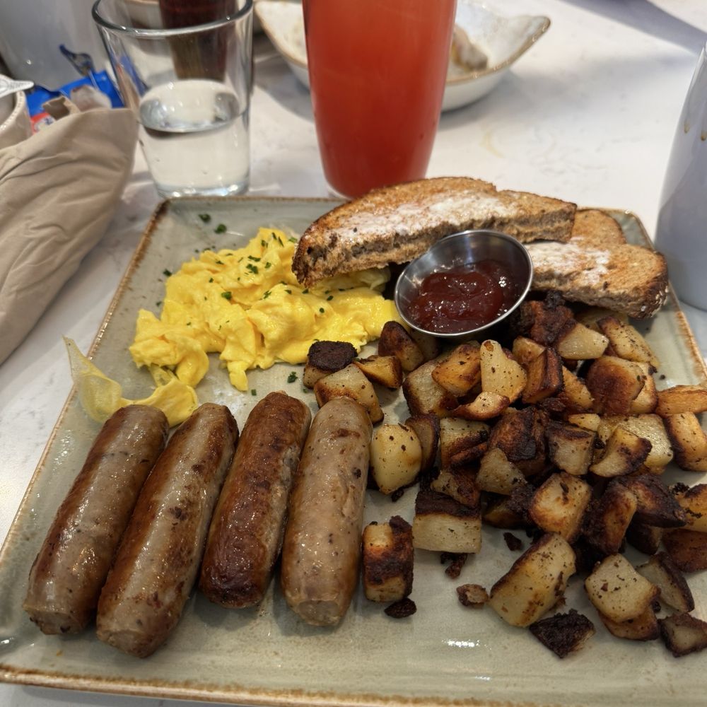 Eggs pork sausage and potato's Eggs pork sausage and potato's