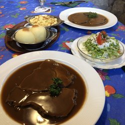 Zur Goldenen Krone - Sauerbraten mit Klößen, gemischter Braten mit Spätzle.