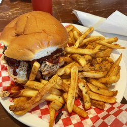 Memphis Blues Barbeque House - Smoked Chicken Sandwich