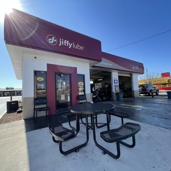 Jiffy Lube - nice place to wait - Oil Change Stations Near Me - San Antonio, Texas