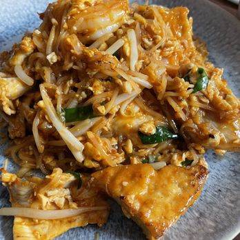 5 Thai Bistro - Deluxe pad thai - Asian Fusion Near Me - Portsmouth, New Hampshire