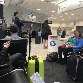 American Airlines - What pissed me off also is these people get they're Luggage handed to them when you land , and we wait forever in baggage claim , - Airlines Near Me - Phoenix, Arizona