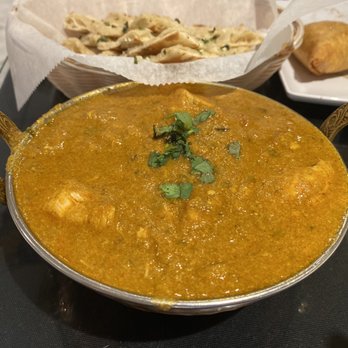 Haveli Virasat - Samosa, garlic naan, chicken curry. - Indian Near Me - Philadelphia, Pennsylvania