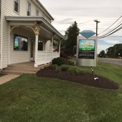 Henry's Jewelers