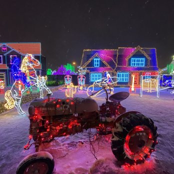 Illumi Laval - Suburban yard display - Arts & Entertainment Near Me - Laval, Quebec Illumi Laval - Suburban yard display - Arts & Entertainment Near Me - Laval, Quebec
