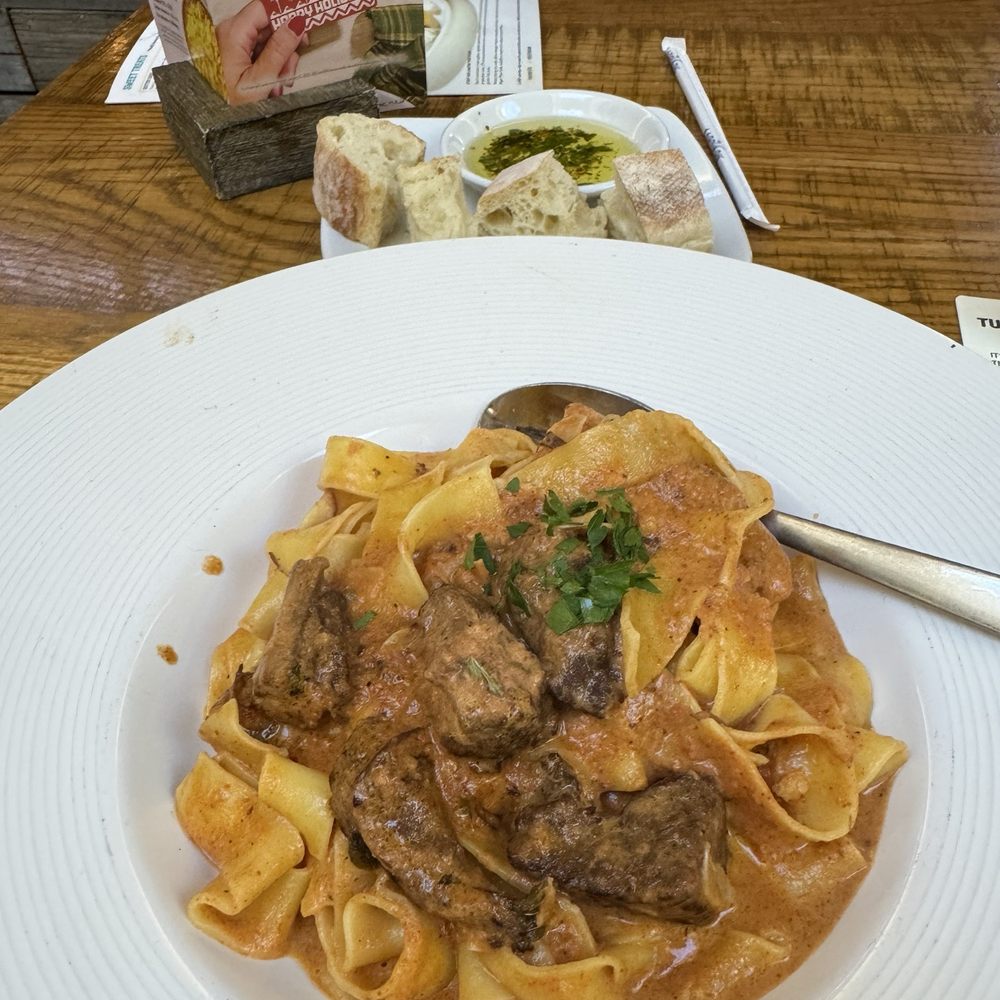California Pizza Kitchen - Pizza Near Me - Honolulu, Hawaii California Pizza Kitchen - Pizza Near Me - Honolulu, Hawaii