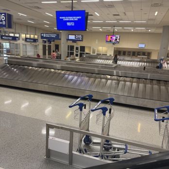 DFW Airport Terminal D - Baggage claim - Airport Terminals Near Me - Grapevine, Texas