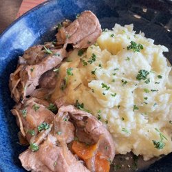 Extérieur Quai - Filet mignon avec purée de pomme de terre maison au persil frais