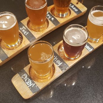 Robin Hood Brewing - A flight for each 3 5oz pours for $7 - Pizza Near Me - Bellefonte, Pennsylvania