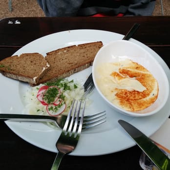 Faust Braustuben - Kochkäse mit Bauernbrot und Zwiebeln 6,20€ - Beer Garden Near Me - Miltenberg, BY