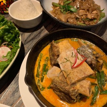 Up Thai - Pad Se-Ew w/Chicken (top) Beef Short Rib Panang (bottom) - Thai Near Me - New York, New York